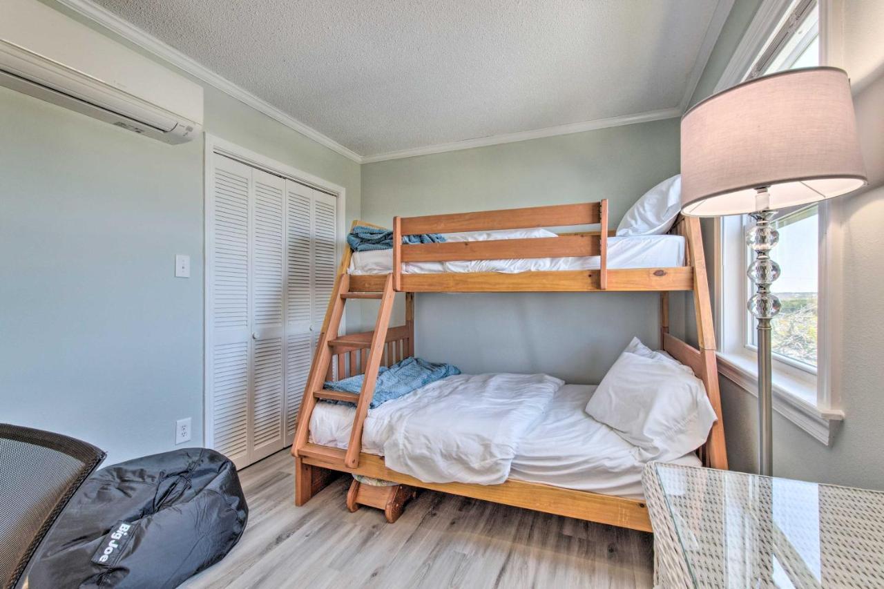 Convenient Retreat With Balcony And Ocean Views! North Topsail Beach Exterior photo